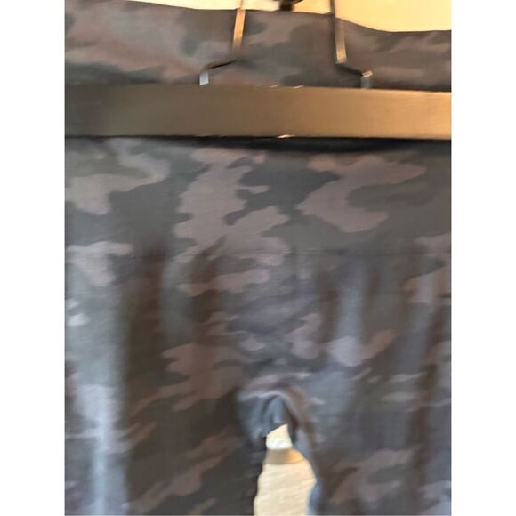 E21 SPANX Look at Me Now Seamless Cropped Leggings Medium - Picture 5 of 5